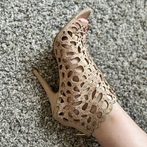 ⚡️FLASH SALE⚡️ZiGi Soho Darlah Caged Rhinestone Stiletto Shooties Heels Size 8